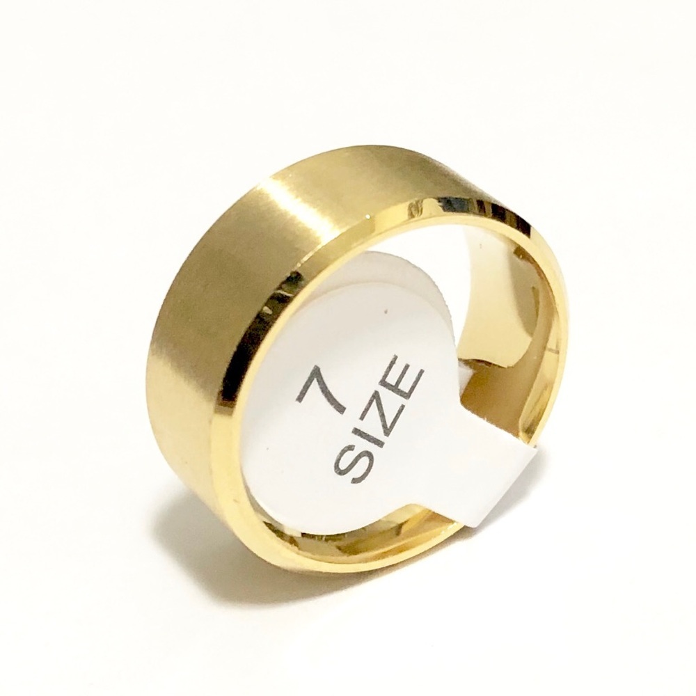 Men’s / Women’s Gold Tone Ring, Size 7